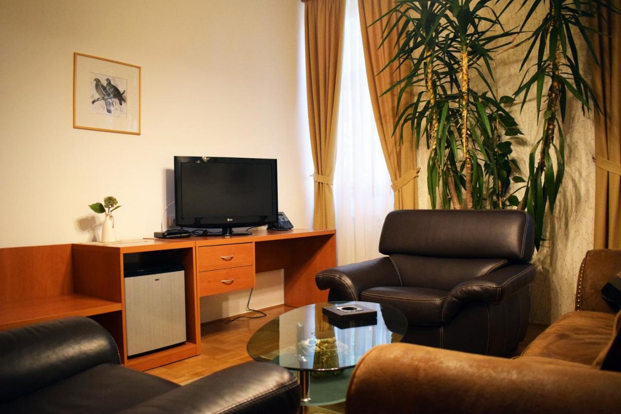 Готель Hunting House Turija Екстер'єр фото