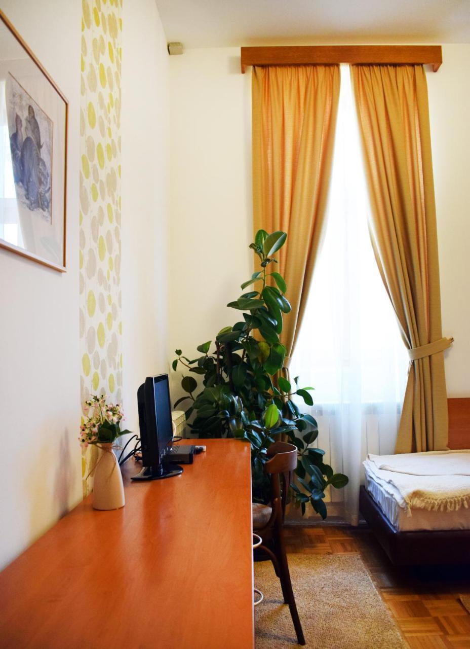 Готель Hunting House Turija Екстер'єр фото